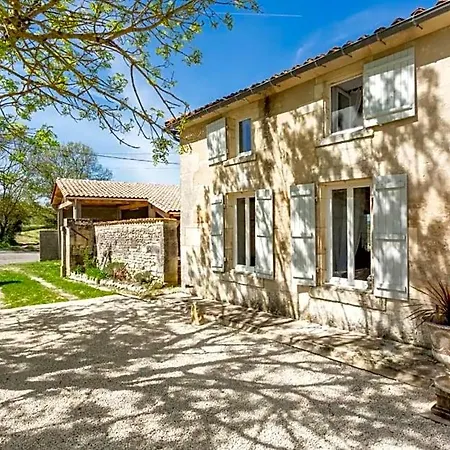 Le Coeur Du Breuil Bed & Breakfast 3*